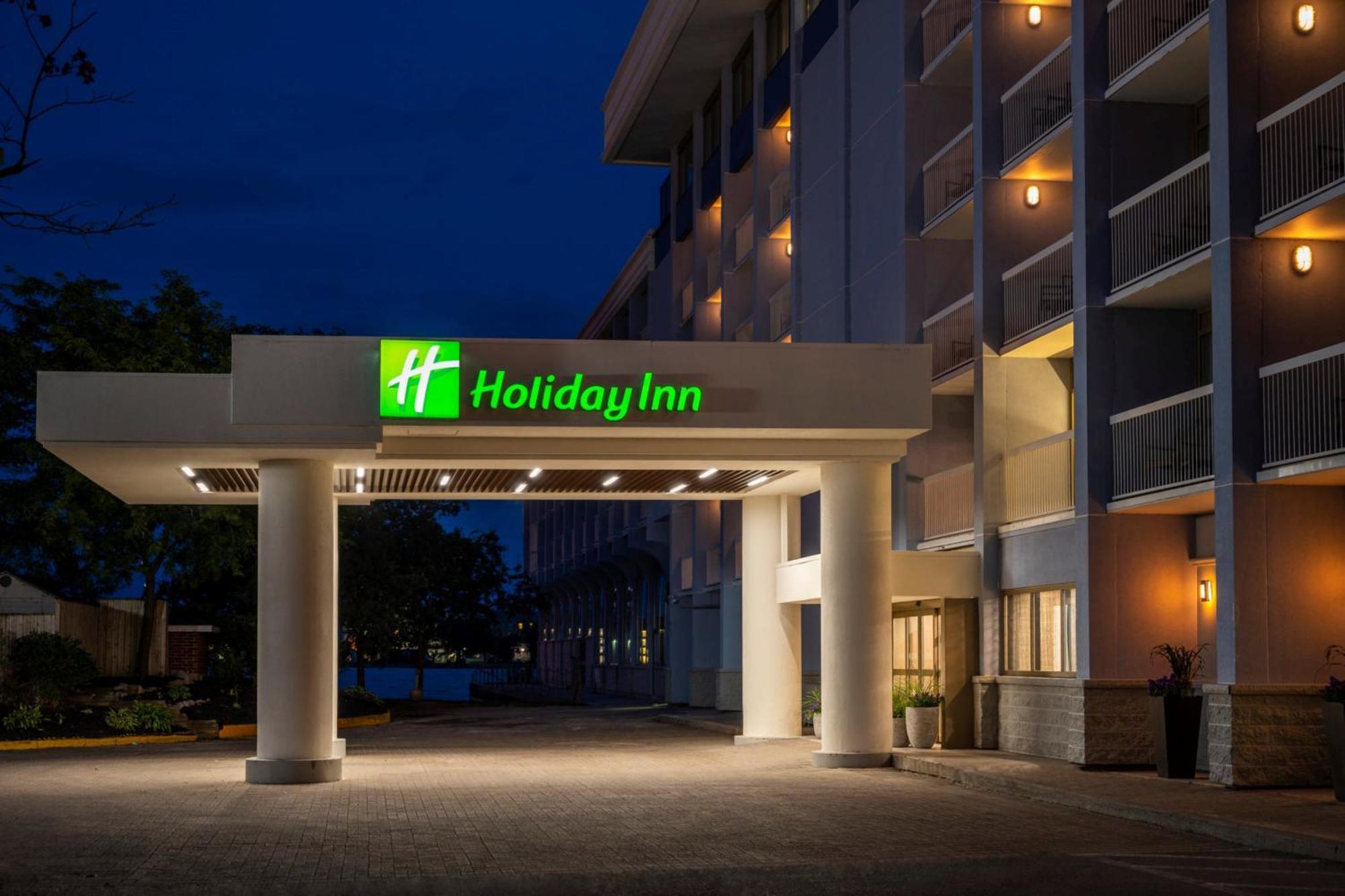 Holiday Inn & Suites Richmond West End Exteriér fotografie